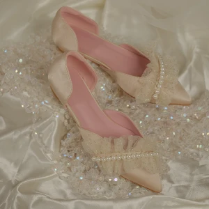 Élégant Champagne Perle Plate Chaussure De Mariée 2020 Satin Paillettes À Bout Pointu Mariage Sandales