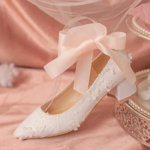 Elegant Ivory Wedding Shoes 2020 Leather Ankle Strap Lace Appliques 5 Cm Thick Heels Pointed Toe Wedding Pumps