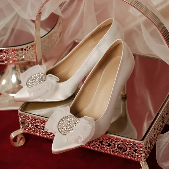 Chic Belle Blanche Faux Diamant Noeud Chaussure De Mariée 2020 7 Cm Talons Aiguilles À Bout Pointu Mariage Escarpins