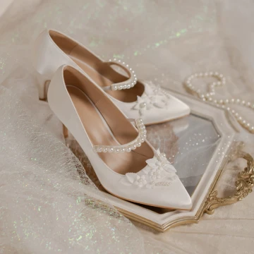 Élégant Ivoire Satin Chaussure De Mariée 2020 Brodé Perle 7 Cm Talons Aiguilles À Bout Pointu Mariage Escarpins