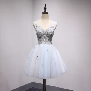 Fine Grå Himmelen Blå Festkjoler 2018 Prinsesse Beading Krystall Perle Appliques V Hals Ryggløse Uten Ermer Korte Formelle Kjoler