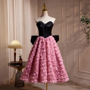 Charmant Noire Volants Fleur Robe De Fête 2024 Princesse Bustier Sans Manches Dos Nu Noeud Mi Longues Soirée Cocktail Robe De Ceremonie