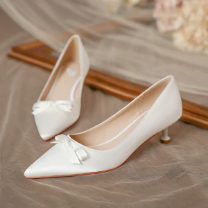 Elegante Ivoor Strik Bruidsschoenen 2020 3 Cm Naaldhakken Stiletto Lage Hak Spitse Neus Huwelijk Pumps