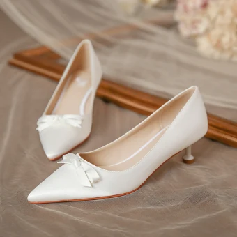 Elegant Ivory Bow Wedding Shoes 2020 3 Cm Stiletto Heels Low Heel Pointed Toe Wedding Pumps