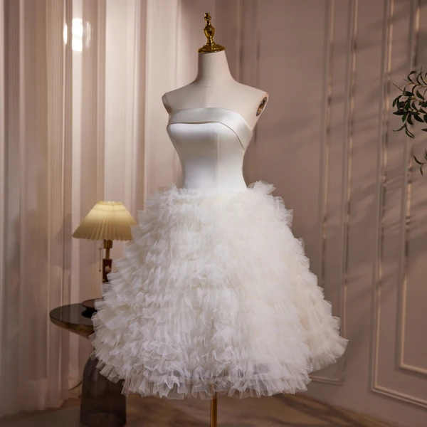 Chic / Beautiful White Satin Ruffle Short Party Dresses 2024 A-Line / Princess Strapless Sleeveless Backless Cocktail Party Evening Party Formal Dresses