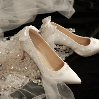 Eleganta Snygga Fina Elfenben Brudskor 2020 Rosett Pärla 7 Cm Stilettklackar Spetsiga Bröllop Pumps