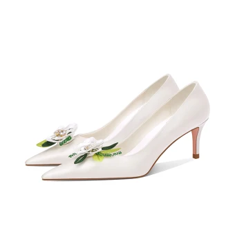 Simple Blanche Satin Fleur Chaussure De Mariée 2020 Faux Diamant 8 Cm Talons Aiguilles À Bout Pointu Mariage Escarpins