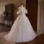 Charmant Blanche Perlage Paillettes Perle En Dentelle Fleur Volants en Cascade Légère Robe De Mariée 2024 Robe Boule Bretelles Spaghetti Sans Manches Dos Nu