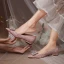 Charmant Rose Gold Pailletten Strass Flat Brautschuhe 2020 Niedrig Heels Spitzschuh Hochzeit High Heels