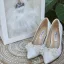 Glamorös Elfenben Glittriga / Glitter Paljetter Brudskor 2020 Läder Rhinestone Pärla 9 cm Stilettklackar Spetsiga Bröllop Pumps