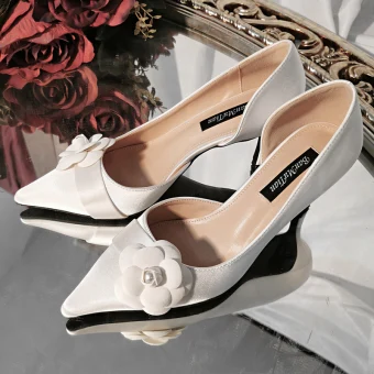 Eleganta Vintage Elfenben Blomma Brudskor 2020 Läder 7 Cm Stilettklackar Spetsiga Bröllop Pumps