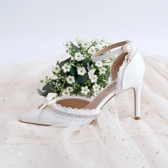 Élégant Blanche En Dentelle Faux Diamant Chaussure De Mariée 2020 Bride Cheville 9 Cm Talons Aiguilles À Bout Pointu Mariage Talons