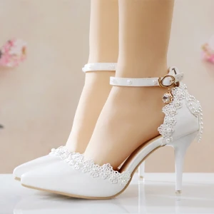 Moderne Mode Blanche Chaussure De Mariée 2018 Bride Cheville Perle Noeud 9 Cm Talons Aiguilles À Bout Pointu Mariage Escarpins