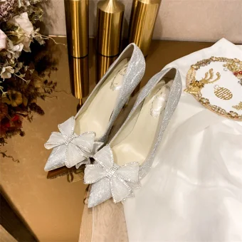 Charmant Argenté Faux Diamant Noeud Chaussure De Mariée 2021 Cuir 10 Cm Talons Aiguilles À Bout Pointu Mariage Escarpins
