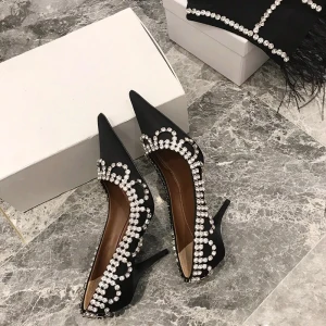 Charmant Satin Noire Faux Diamant Chaussure De Mariée 2021 8 Cm Talons Aiguilles À Bout Pointu Mariage Escarpins