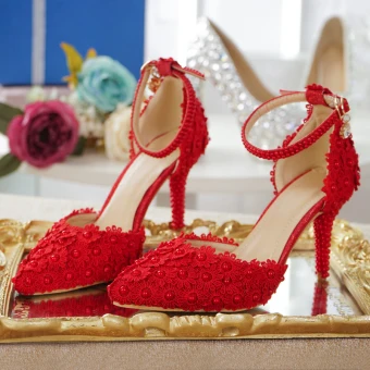 Style Chinois Rouge En Dentelle Fleur Perle Chaussure De Mariée 2021 Bride Cheville 9 Cm Talons Aiguilles À Bout Pointu Mariage Sandales