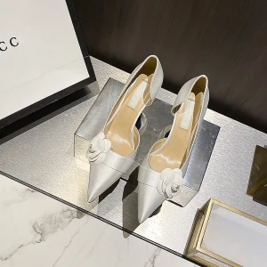 Elegant Ivory Open Side Satin Flower Wedding Shoes 2021 7 Cm Stiletto Heels Pointed Toe Wedding High Heels