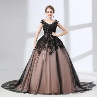Chic Belle Noire Robe De Bal 2018 Robe Boule Appliques En Dentelle V Cou Sans Manches Chapel Train Robe De Ceremonie
