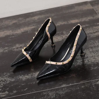 Chic Belle Noire Soirée Cuir Verni Rivet Escarpins 2021 6 Cm Talons Aiguilles À Bout Pointu Escarpins Talons Hauts