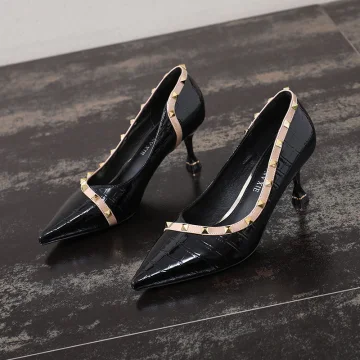 Mooie Prachtige Zwarte Avond Lakleer Klinknagel Pumps 2021 6 Cm Naaldhakken Stiletto Spitse Neus Pumps Hoge Hakken