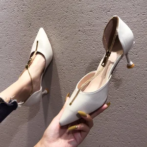 Charmant Sexy Blanche Soirée Sandales Femme 2021 T Strap 6 Cm Talons Aiguilles À Bout Pointu Sandales Talons Hauts