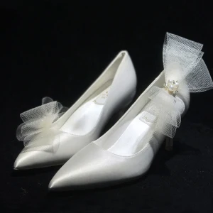 Klassisk Elfenben Tyll Rosett Pärla Brudskor 2021 Läder 8 Cm Stilettklackar Spetsiga Bröllop Pumps Högklackade