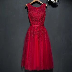 Chic Belle Rouge Robe De Ceremonie 2017 En Dentelle Fleur Perle Encolure Dégagée Sans Manches Thé Longueur Princesse Robe De Soirée