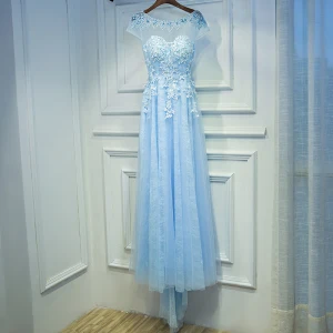 Élégant Bleu Ciel Robe Pour Mariage 2017 Empire En Dentelle Fleur Perlage Encolure Dégagée Manches Courtes Thé Longueur Robe Demoiselle D 039 Honneur