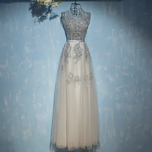 Schöne Grau Kleider Für Hochzeit 2017 Mit Spitze Blumen Pailletten Riemchen Ärmellos Rundhalsausschnitt Knöchellänge Empire Brautjungfernkleider