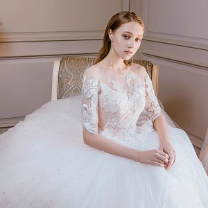 Eleganckie Szampan Suknie Ślubne 2018 Suknia Balowa Z Koronki Kwiat Perła Wycięciem Bez Pleców 1 2 Rękawy Trenem Katedra Ślub