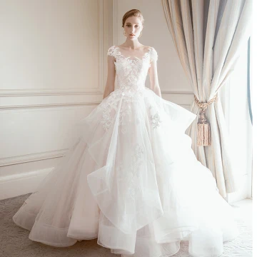 Élégant Champagne Robe De Mariée 2018 Robe Boule En Dentelle Fleur Encolure Dégagée Dos Nu Mancherons Cathedral Train Mariage