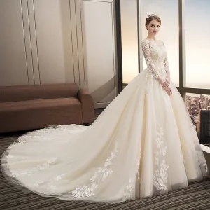 Mode Champagne Bröllopsklänningar 2018 Balklänning Appliqués Spets Paljetter Urringning Halterneck 3 4 Ärm Cathedral Train Bröllop
