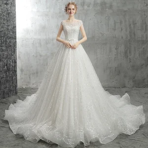 Moderne Mode Blanche Robe De Mariée 2018 Princesse Noeud Perlage Cristal Perle Paillettes Encolure Dégagée Dos Nu Mancherons Cathedral Train Mariage