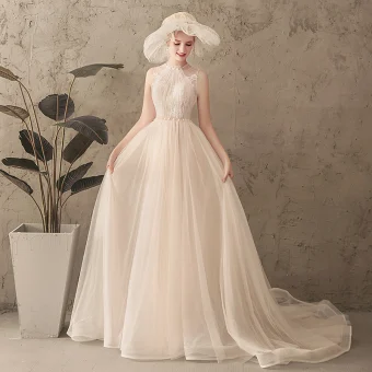 Moderne Mode Champagne Plage Robe De Mariée 2018 Princesse Plissée En Dentelle Fleur Perlage Gland Encolure Dégagée Dos Nu Sans Manches Chapel Train Mariage