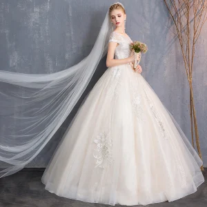 Moderne Mode Champagne Robe De Mariée 2018 Robe Boule Perlage En Dentelle Fleur Encolure Dégagée Dos Nu Manches Courtes Longue Mariage