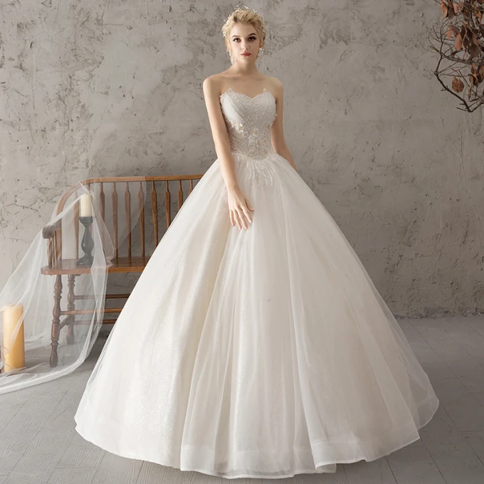 Elegant Hvit Brudekjoler 2018 Ballkjole Beading Blonder Blomst Perle Paljetter Kjæreste Ryggløse Uten Ermer Lange Bryllup