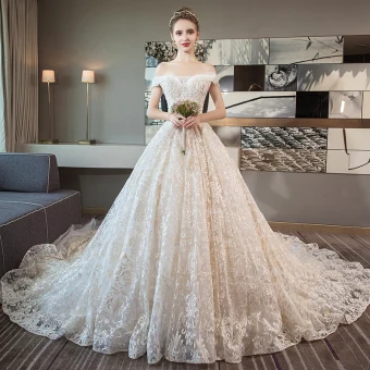 Luxe Champagne Robe De Mariée 2018 Princesse Perlage En Dentelle Fleur Paillettes De L Épaule Dos Nu Manches Courtes Royal Train Mariage