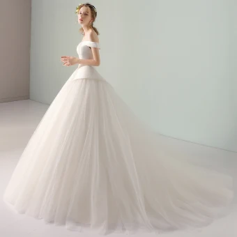 Simple Ivoire Robe De Mariée 2018 Robe Boule De L Épaule Dos Nu Manches Courtes Tribunal Train Mariage