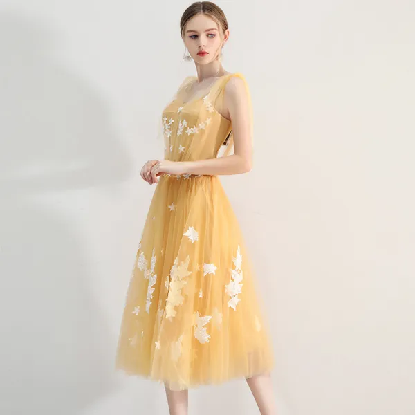 Chic / Beautiful Yellow Homecoming Graduation Dresses 2018 A-Line / Princess Appliques Scoop Neck Backless Short Sleeve Tea-length Formal Dresses