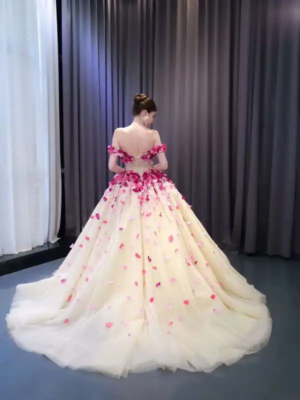 Blomma Fe Champagne Balklänning Balklänningar 2024 Korsade remmar Beading Långa Tyll Axelbandslös Ärmlös Quinceañera Formella Klänningar