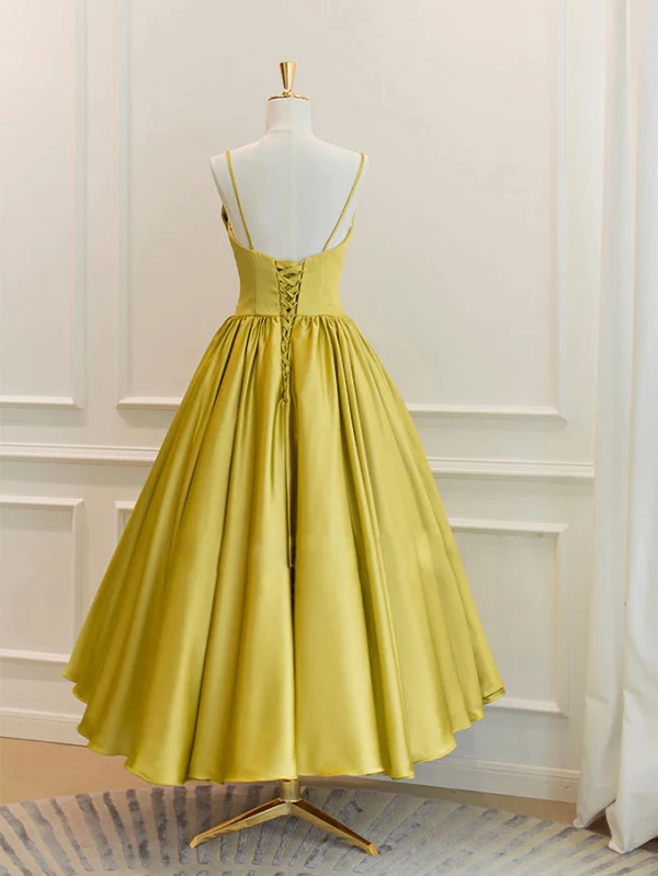 Modest / Simple Yellow Satin Homecoming Graduation Dresses 2024 A-Line / Princess Spaghetti Straps Bow Sleeveless Backless Tea-length