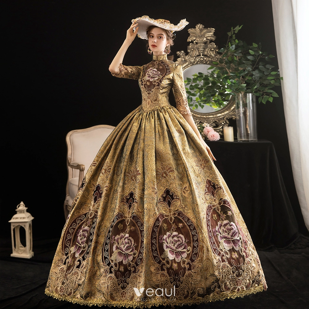 3D flowers embroidery gown with train – Ricco India