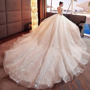 Étourdissant Ivoire Robe De Mariée 2017 Princesse Encolure Dégagée Manches Longues Appliques En Dentelle Fleur Perlage Perle Organza Chapel Train