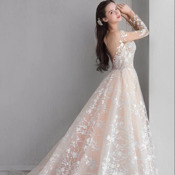 Étourdissant Plage Robe De Mariée 2017 Princesse Encolure Dégagée Manches Longues Fermeture éclair Champagne Percé Dentelle Chapel Train Dos Nu