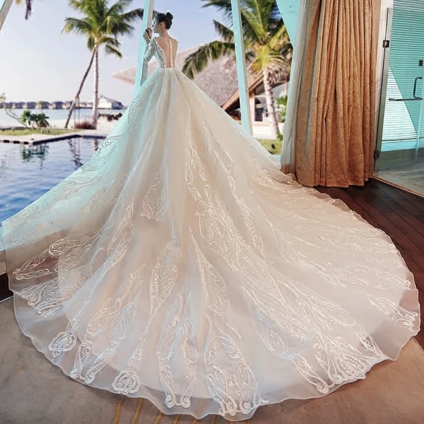 Étourdissant Ivoire Robe De Mariée 2017 Princesse Encolure Dégagée Manches Longues Appliques En Dentelle Fleur Perlage Perle Organza Chapel Train