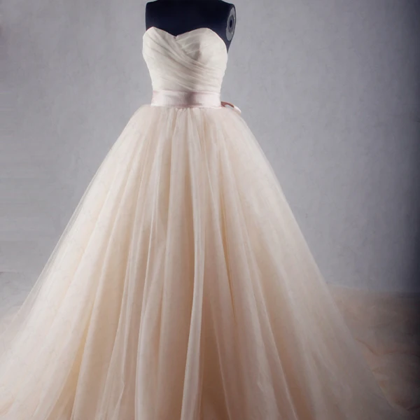 Modest / Simple Champagne Chapel Train Wedding 2018 Tulle Ball Gown Puffy Strapless Sleeveless Wedding Dresses