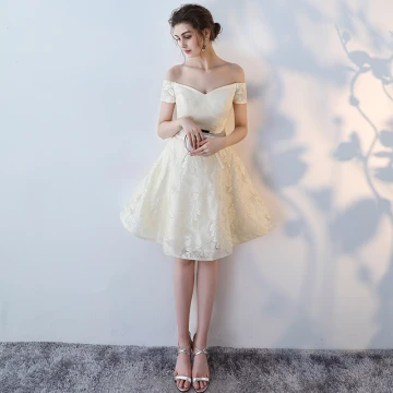 Chic Belle Blanche Robe De Graduation 2017 De Retour Bustier Dentelle Dos Nu Lanières Impression Robe De Fete