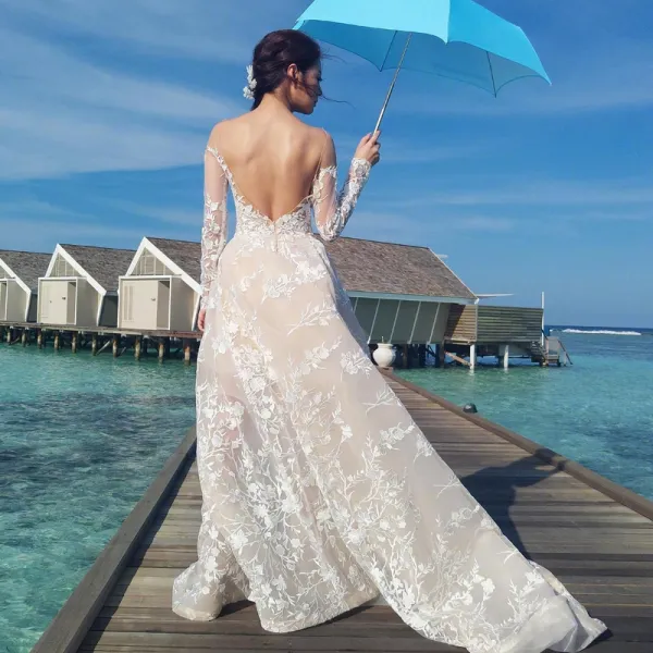 Stunning Beach Wedding Dresses 2017 A-Line / Princess Scoop Neck Long Sleeve Zipper Up Champagne Pierced Lace Chapel Train Backless