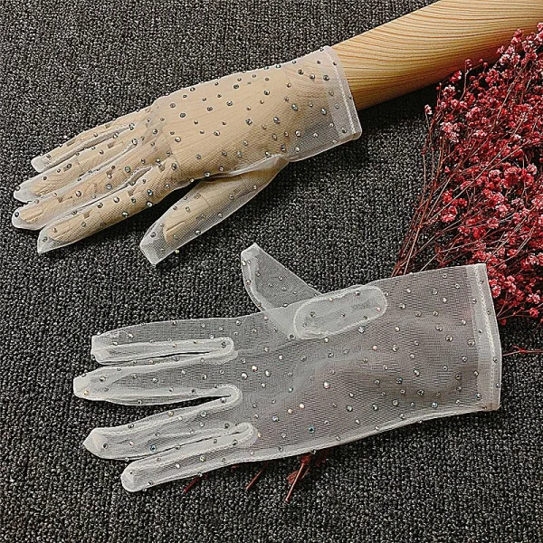 Charming Bling Bling Champagne Bridal Gloves 2020 Tulle Beading Rhinestone Prom Wedding Accessories