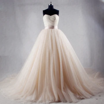Eenvoudige Champagne Chapel Train Huwelijk 2018 Tule Baljurk Gezwollen Strapless Mouwloos Trouwjurken